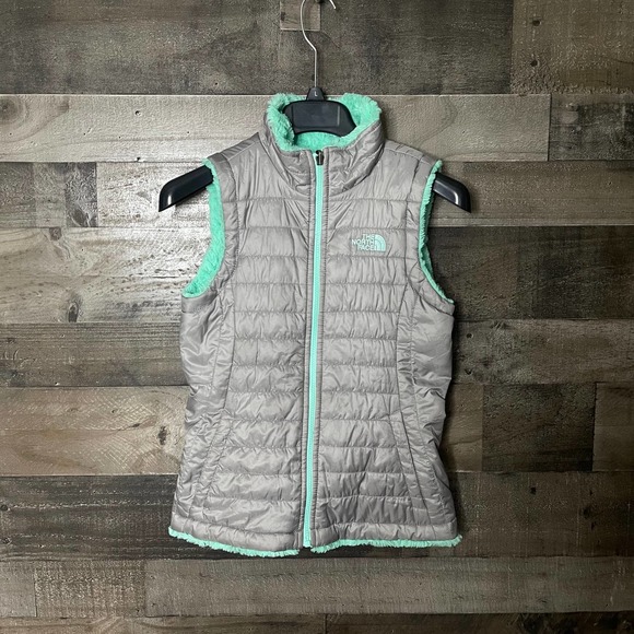 SOLD The North Face Reversible Mossbud Swirl Vest - Picture 1 of 4